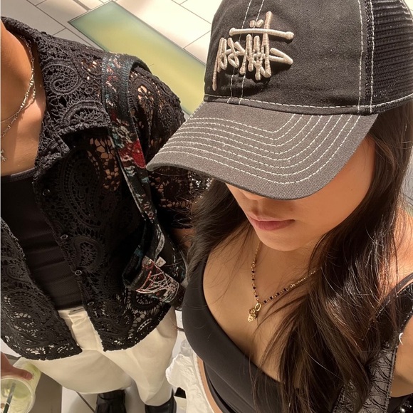 Meet your Posher, Alyssa - Picture 3 of 5